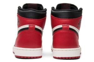 Зимние Nike Air Jordan 1 с мехом красно-черные с белым (35-44)